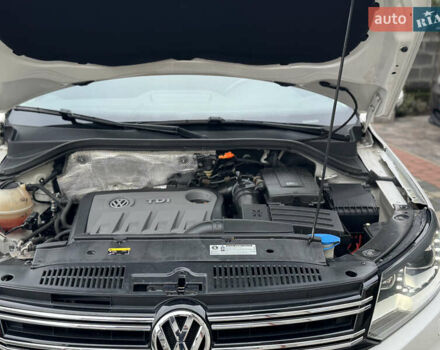 Белый Фольксваген Тигуан, объемом двигателя 1.97 л и пробегом 270 тыс. км за 12600 $, фото 3 на Automoto.ua