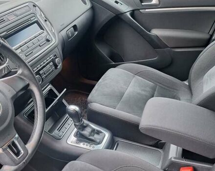 Білий Фольксваген Тігуан, об'ємом двигуна 2 л та пробігом 107 тис. км за 17000 $, фото 18 на Automoto.ua