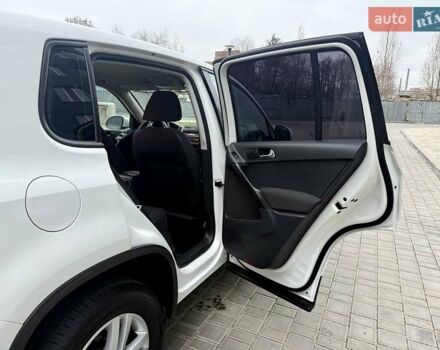 Белый Фольксваген Тигуан, объемом двигателя 1.98 л и пробегом 143 тыс. км за 9999 $, фото 16 на Automoto.ua