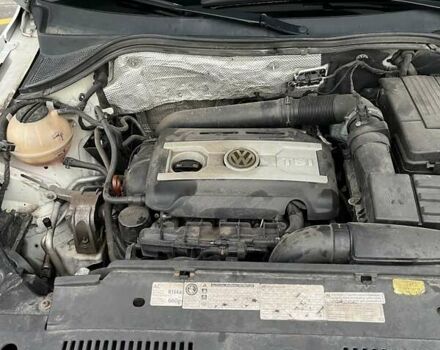 Білий Фольксваген Тігуан, об'ємом двигуна 2 л та пробігом 302 тис. км за 10500 $, фото 4 на Automoto.ua