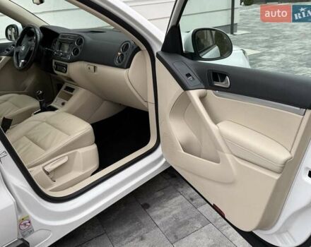 Белый Фольксваген Тигуан, объемом двигателя 2 л и пробегом 142 тыс. км за 12999 $, фото 53 на Automoto.ua