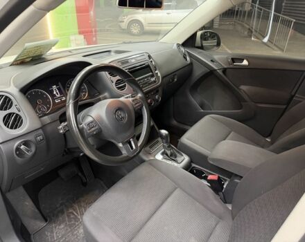 Белый Фольксваген Тигуан, объемом двигателя 2 л и пробегом 183 тыс. км за 9700 $, фото 4 на Automoto.ua