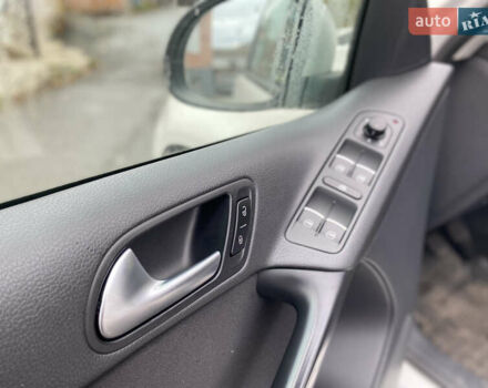 Белый Фольксваген Тигуан, объемом двигателя 1.97 л и пробегом 208 тыс. км за 12600 $, фото 7 на Automoto.ua