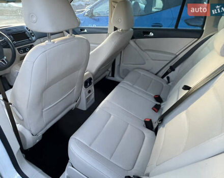 Білий Фольксваген Тігуан, об'ємом двигуна 2 л та пробігом 190 тис. км за 9500 $, фото 9 на Automoto.ua