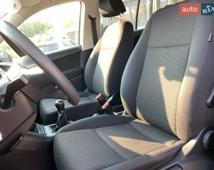 Білий Фольксваген Тігуан, об'ємом двигуна 2 л та пробігом 208 тис. км за 13890 $, фото 28 на Automoto.ua