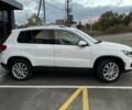 Білий Фольксваген Тігуан, об'ємом двигуна 2 л та пробігом 302 тис. км за 10500 $, фото 3 на Automoto.ua