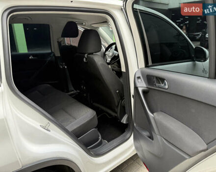 Белый Фольксваген Тигуан, объемом двигателя 2 л и пробегом 183 тыс. км за 11000 $, фото 13 на Automoto.ua