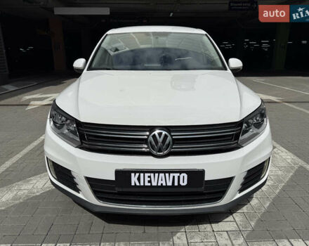 Белый Фольксваген Тигуан, объемом двигателя 2 л и пробегом 183 тыс. км за 11000 $, фото 1 на Automoto.ua