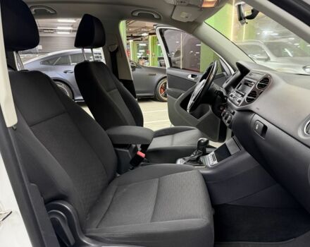 Белый Фольксваген Тигуан, объемом двигателя 2 л и пробегом 183 тыс. км за 9700 $, фото 5 на Automoto.ua