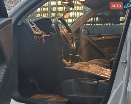 Білий Фольксваген Тігуан, об'ємом двигуна 2 л та пробігом 160 тис. км за 12200 $, фото 7 на Automoto.ua