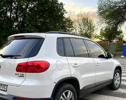 Белый Фольксваген Тигуан, объемом двигателя 2 л и пробегом 220 тыс. км за 11000 $, фото 3 на Automoto.ua