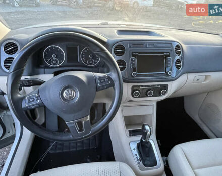 Білий Фольксваген Тігуан, об'ємом двигуна 2 л та пробігом 190 тис. км за 9500 $, фото 8 на Automoto.ua