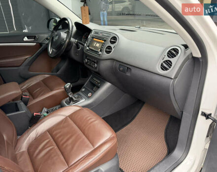 Белый Фольксваген Тигуан, объемом двигателя 1.97 л и пробегом 205 тыс. км за 14900 $, фото 7 на Automoto.ua