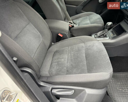 Белый Фольксваген Тигуан, объемом двигателя 1.97 л и пробегом 270 тыс. км за 12600 $, фото 7 на Automoto.ua