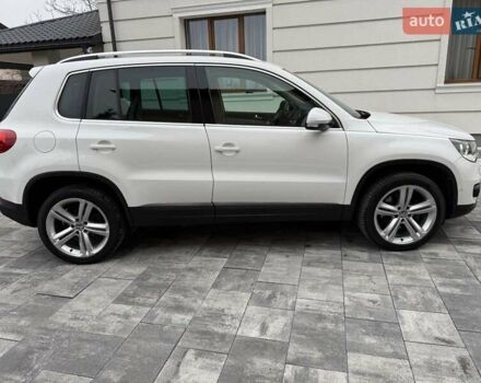 Белый Фольксваген Тигуан, объемом двигателя 2 л и пробегом 142 тыс. км за 12999 $, фото 2 на Automoto.ua
