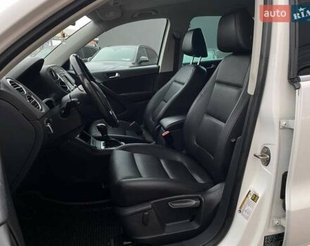 Білий Фольксваген Тігуан, об'ємом двигуна 2 л та пробігом 179 тис. км за 9900 $, фото 18 на Automoto.ua