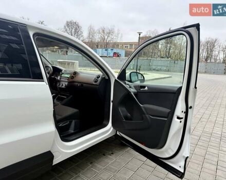 Белый Фольксваген Тигуан, объемом двигателя 1.98 л и пробегом 143 тыс. км за 9999 $, фото 33 на Automoto.ua