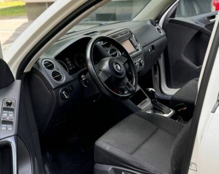 Белый Фольксваген Тигуан, объемом двигателя 2 л и пробегом 250 тыс. км за 10900 $, фото 2 на Automoto.ua