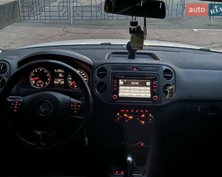 Білий Фольксваген Тігуан, об'ємом двигуна 2 л та пробігом 160 тис. км за 12200 $, фото 16 на Automoto.ua