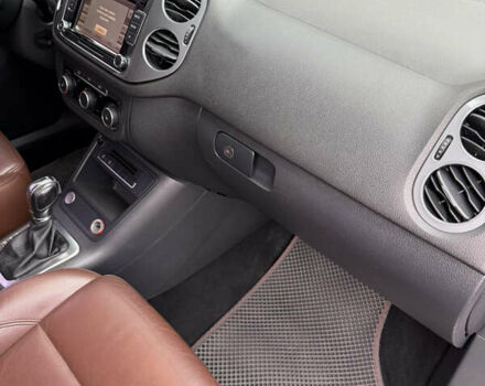 Білий Фольксваген Тігуан, об'ємом двигуна 2 л та пробігом 200 тис. км за 15300 $, фото 23 на Automoto.ua