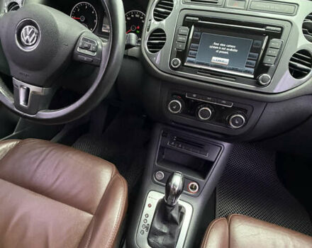 Білий Фольксваген Тігуан, об'ємом двигуна 2 л та пробігом 200 тис. км за 15300 $, фото 10 на Automoto.ua