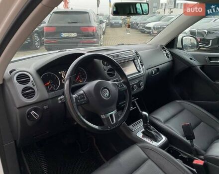 Білий Фольксваген Тігуан, об'ємом двигуна 2 л та пробігом 179 тис. км за 9900 $, фото 10 на Automoto.ua