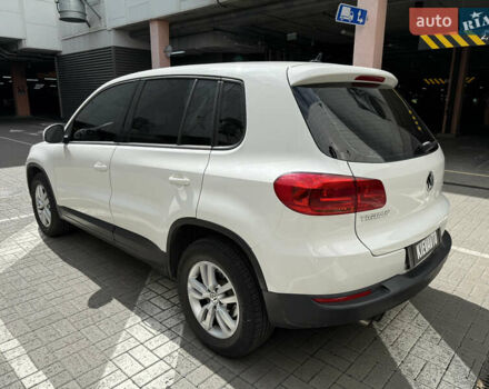 Белый Фольксваген Тигуан, объемом двигателя 2 л и пробегом 183 тыс. км за 11000 $, фото 6 на Automoto.ua