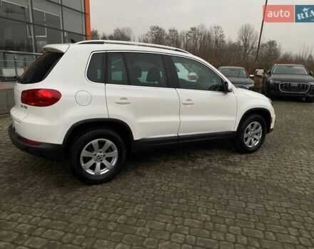 Білий Фольксваген Тігуан, об'ємом двигуна 2 л та пробігом 179 тис. км за 9900 $, фото 7 на Automoto.ua