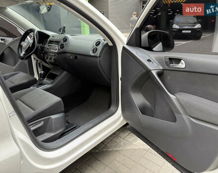 Белый Фольксваген Тигуан, объемом двигателя 2 л и пробегом 183 тыс. км за 11000 $, фото 14 на Automoto.ua