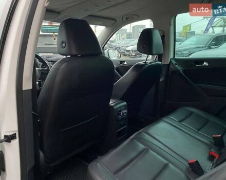 Білий Фольксваген Тігуан, об'ємом двигуна 2 л та пробігом 179 тис. км за 9900 $, фото 21 на Automoto.ua