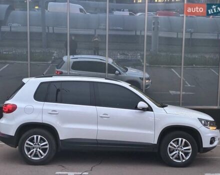Білий Фольксваген Тігуан, об'ємом двигуна 2 л та пробігом 160 тис. км за 12200 $, фото 6 на Automoto.ua