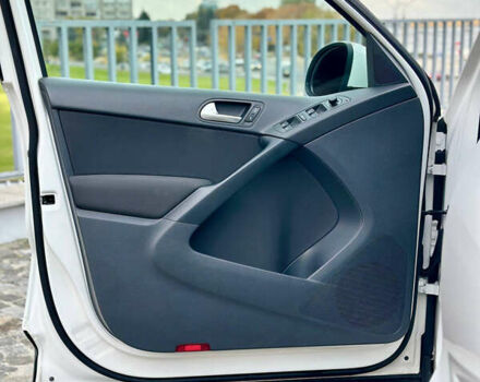 Белый Фольксваген Тигуан, объемом двигателя 1.98 л и пробегом 199 тыс. км за 11499 $, фото 28 на Automoto.ua