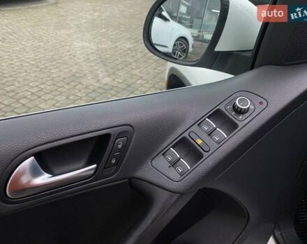 Білий Фольксваген Тігуан, об'ємом двигуна 2 л та пробігом 179 тис. км за 9900 $, фото 11 на Automoto.ua