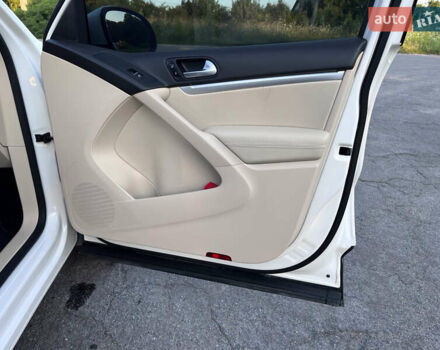 Белый Фольксваген Тигуан, объемом двигателя 1.98 л и пробегом 244 тыс. км за 13500 $, фото 12 на Automoto.ua