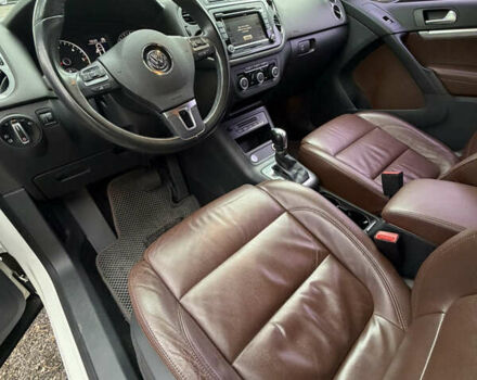 Білий Фольксваген Тігуан, об'ємом двигуна 2 л та пробігом 200 тис. км за 15300 $, фото 12 на Automoto.ua