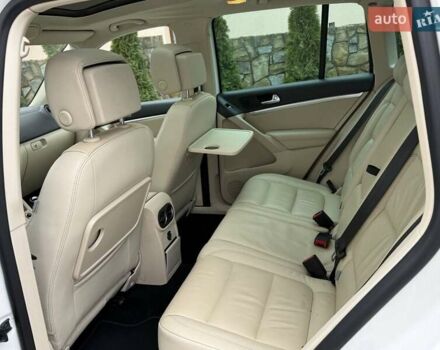 Белый Фольксваген Тигуан, объемом двигателя 2 л и пробегом 142 тыс. км за 12999 $, фото 28 на Automoto.ua