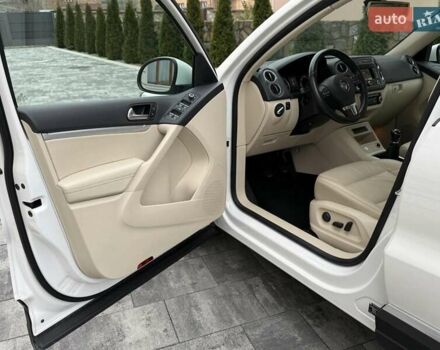 Белый Фольксваген Тигуан, объемом двигателя 2 л и пробегом 142 тыс. км за 12999 $, фото 30 на Automoto.ua