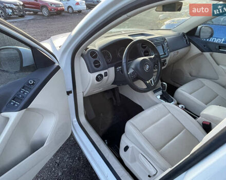 Білий Фольксваген Тігуан, об'ємом двигуна 2 л та пробігом 190 тис. км за 9500 $, фото 6 на Automoto.ua