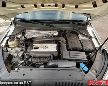 Белый Фольксваген Тигуан, объемом двигателя 2 л и пробегом 220 тыс. км за 11000 $, фото 7 на Automoto.ua