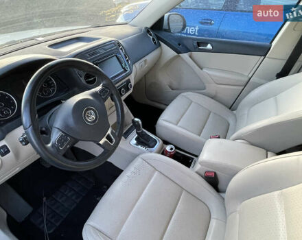 Білий Фольксваген Тігуан, об'ємом двигуна 2 л та пробігом 190 тис. км за 9500 $, фото 7 на Automoto.ua