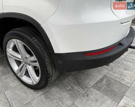 Белый Фольксваген Тигуан, объемом двигателя 2 л и пробегом 142 тыс. км за 12999 $, фото 56 на Automoto.ua