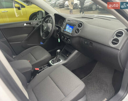 Білий Фольксваген Тігуан, об'ємом двигуна 1.98 л та пробігом 229 тис. км за 10500 $, фото 6 на Automoto.ua