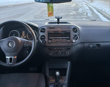 Белый Фольксваген Тигуан, объемом двигателя 1.98 л и пробегом 260 тыс. км за 10000 $, фото 3 на Automoto.ua