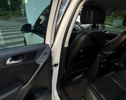 Белый Фольксваген Тигуан, объемом двигателя 2 л и пробегом 220 тыс. км за 11000 $, фото 8 на Automoto.ua