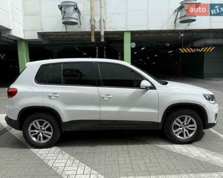 Белый Фольксваген Тигуан, объемом двигателя 2 л и пробегом 183 тыс. км за 11000 $, фото 3 на Automoto.ua