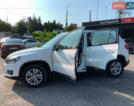 Білий Фольксваген Тігуан, об'ємом двигуна 2 л та пробігом 208 тис. км за 13890 $, фото 14 на Automoto.ua