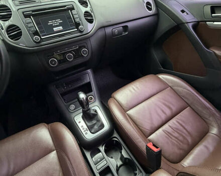 Білий Фольксваген Тігуан, об'ємом двигуна 2 л та пробігом 200 тис. км за 15300 $, фото 15 на Automoto.ua