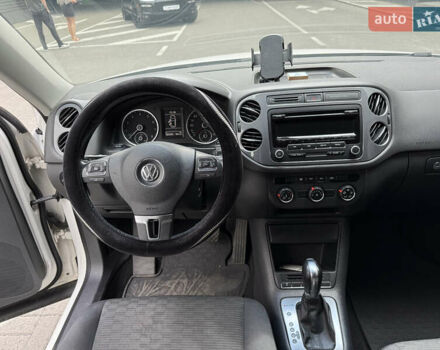 Белый Фольксваген Тигуан, объемом двигателя 2 л и пробегом 183 тыс. км за 11000 $, фото 12 на Automoto.ua