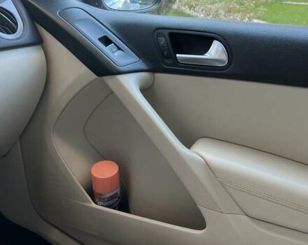 Білий Фольксваген Тігуан, об'ємом двигуна 2 л та пробігом 302 тис. км за 10500 $, фото 8 на Automoto.ua