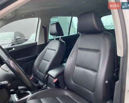 Білий Фольксваген Тігуан, об'ємом двигуна 2 л та пробігом 179 тис. км за 9900 $, фото 19 на Automoto.ua